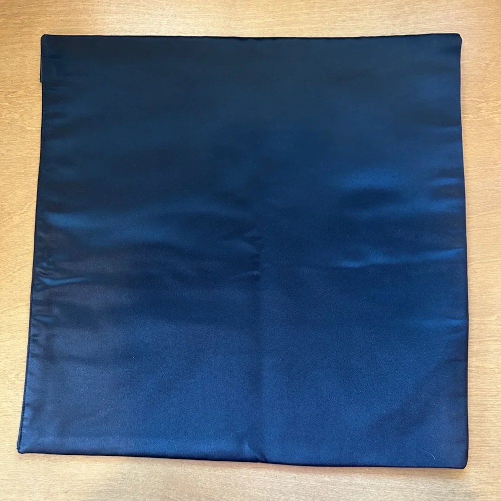 NWOT Silky Square for Display or Acrylic/Plastic Shoe Boxes - Black
